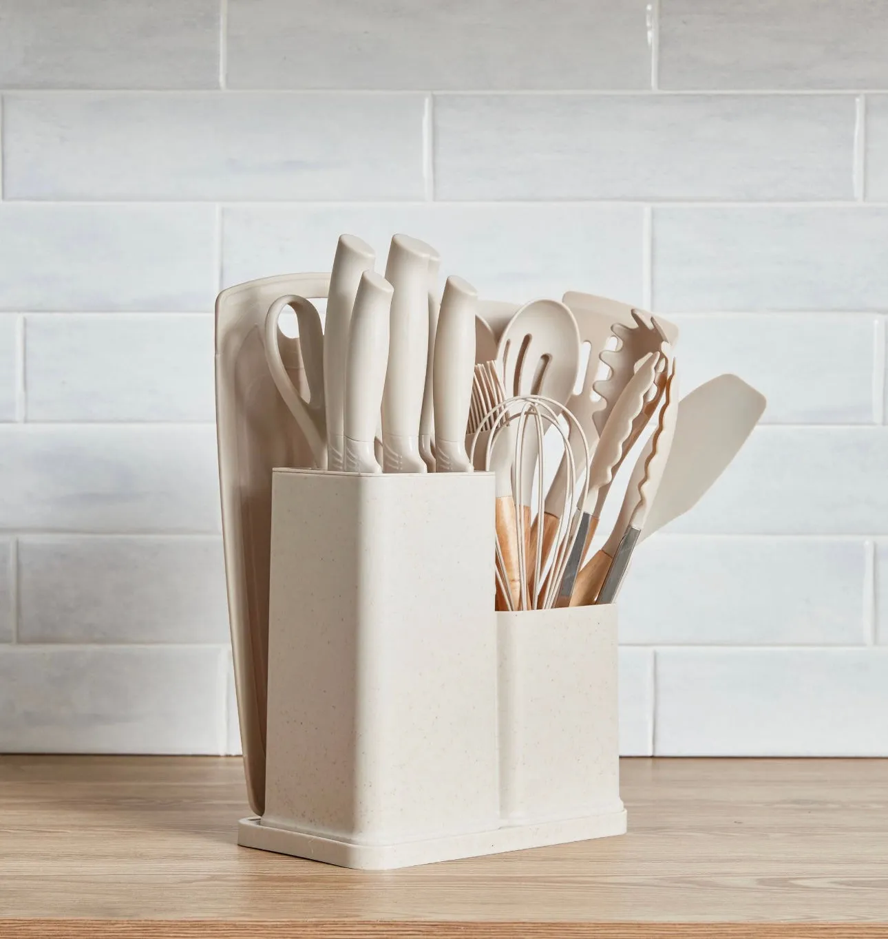 Chloe 18 pieces kitchenware set