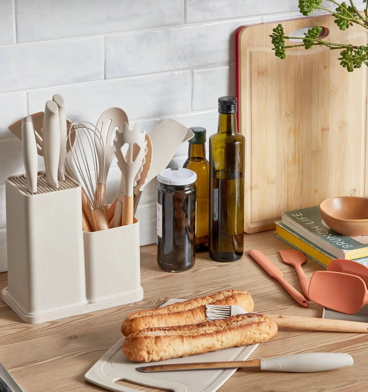 Chloe 18 pieces kitchenware set